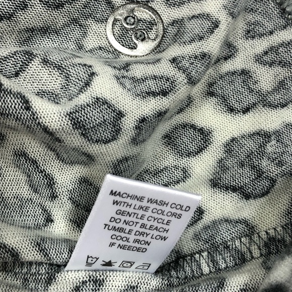 Adrienne Vittadini Woman Animal Print Oversized Top - Picture 11 of 11